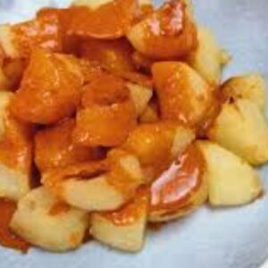Patatas con salsa brava
